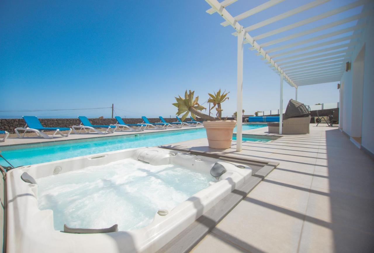 הוילה Casa Conil With A Private 25 Meter Heated Pool מראה חיצוני תמונה