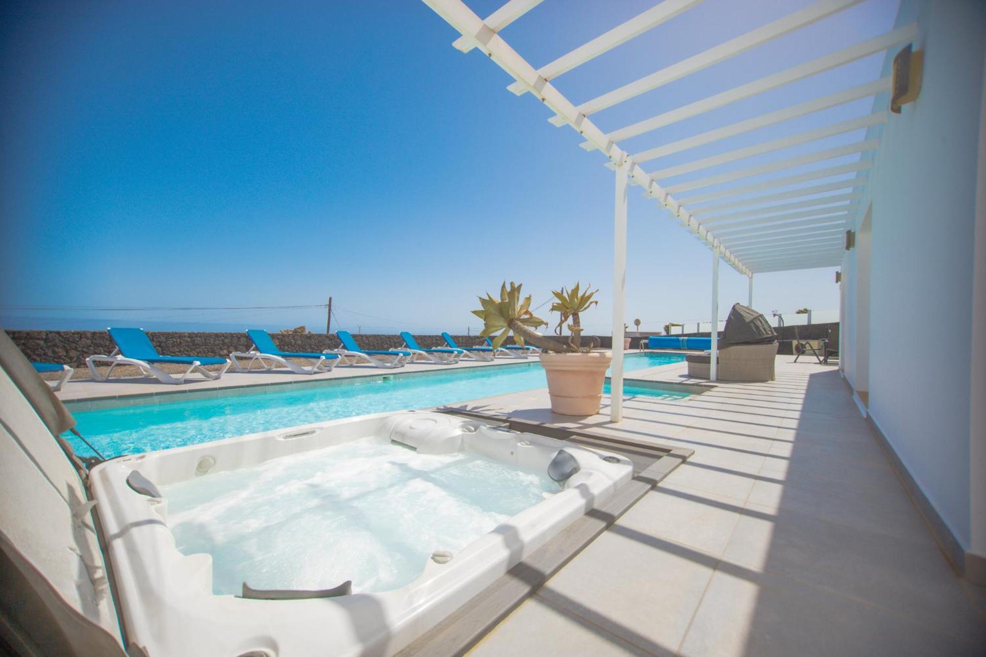 הוילה Casa Conil With A Private 25 Meter Heated Pool מראה חיצוני תמונה